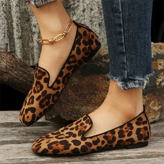 Catria – Elegant Shallow-Cut Print Flats